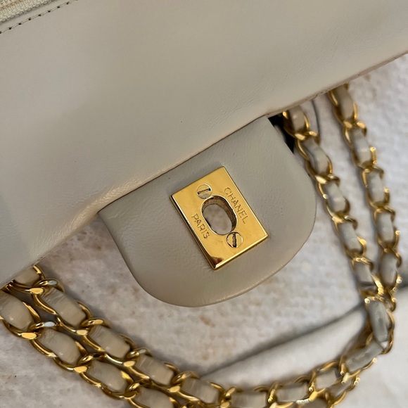 CHANEL Vintage Classic Flap - Picture 6 of 10